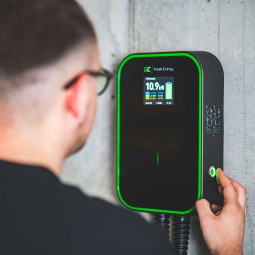 Moč do 22 kW za hitro AC polnjenje