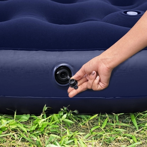 Integrated pump and quick deflation