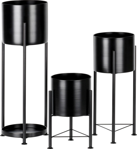 Čvrsta kovinska konstrukcija v elegantni črni