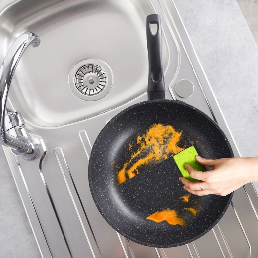 Združljivo z vsemi štedilniki in enostavno čiščenje