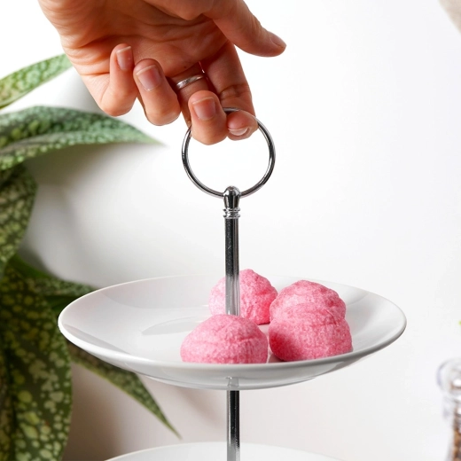 Močan kovinski ročaj za enostavno prenašanje