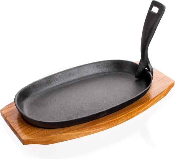 Litoželezna ovalna ponev 23 × 14 cm z lesenim podstavkom GRADA