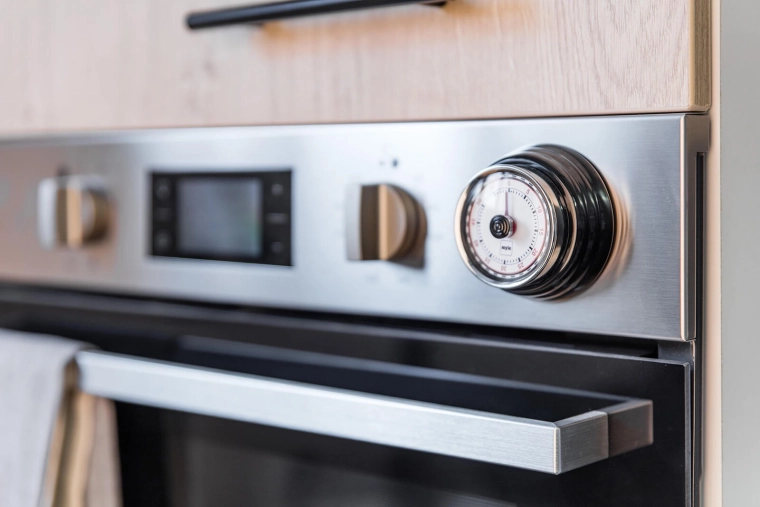 Močan magnet za enostavno namestitev