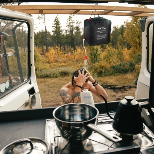 Praktična pršna cev in ventil