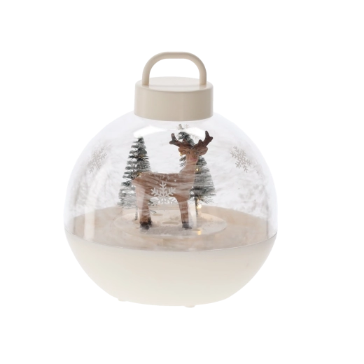 Čarobna zimska scena z jelenom