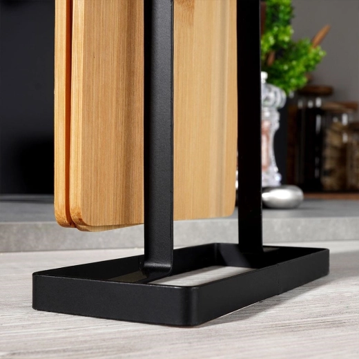 Stabilno in prostorsko varčno stojalo