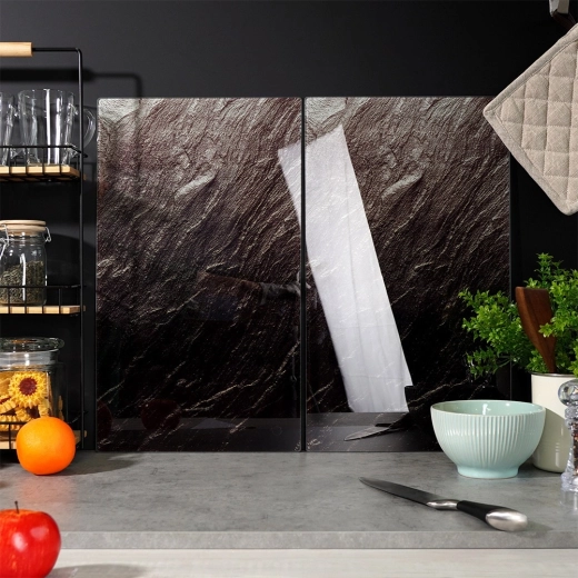 Kaljeno steklo s kamnitim videzom