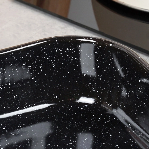 Preprosto čiščenje in odporna površina