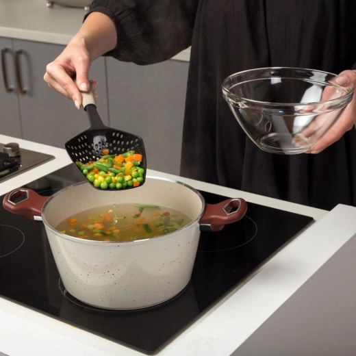 Easy straining and serving