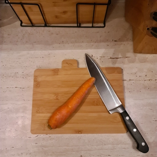 Loft kovinsko stojalo prihrani prostor