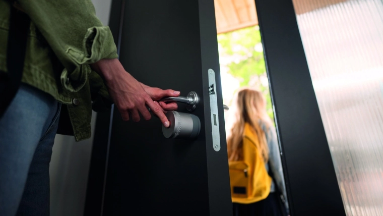 Hitra namestitev in eleganten dizajn