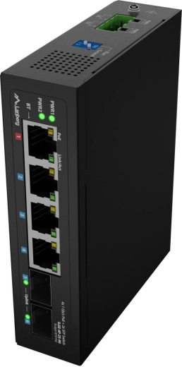 2× SFP uplink za daljše povezave in segmentacijo omrežja