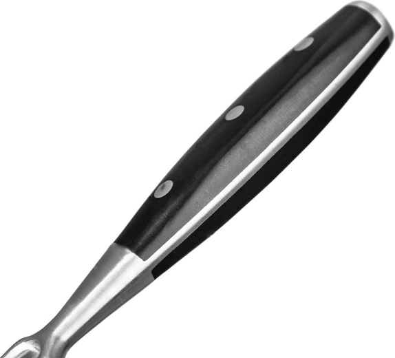 Ergonomski ročaj s trojnim kovičenjem