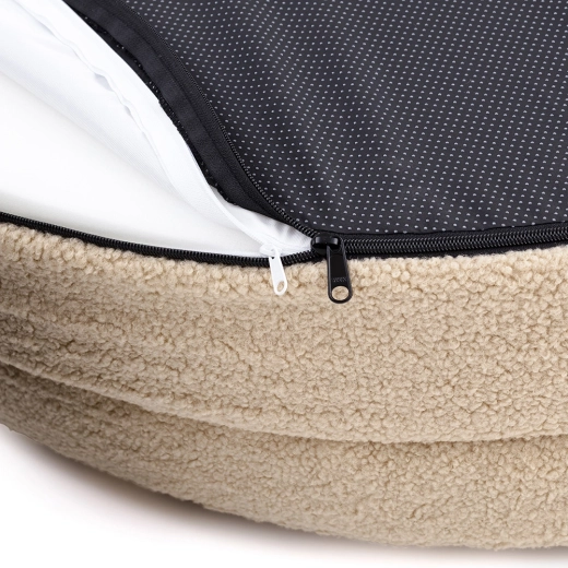 Easy maintenance, moisture protection and stability