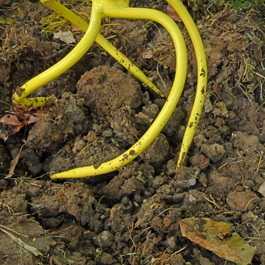 Spiralne in ukrivljene konice za učinkovito rahljanje