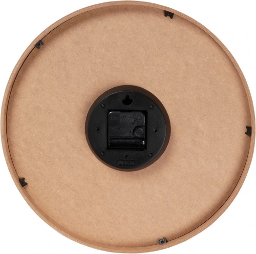 Reliable quartz movement with AA battery