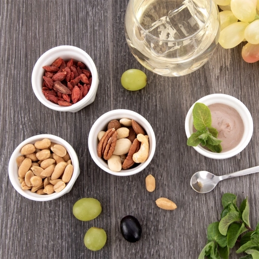 Eleganten bel dizajn za vsako mizo