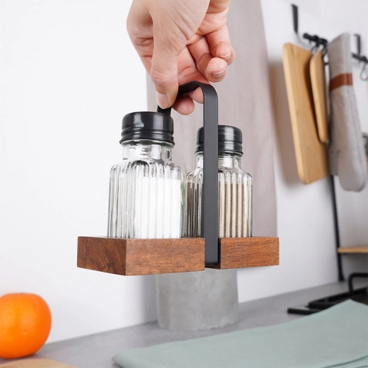 Praktično leseno stojalo s kovinskim ročajem