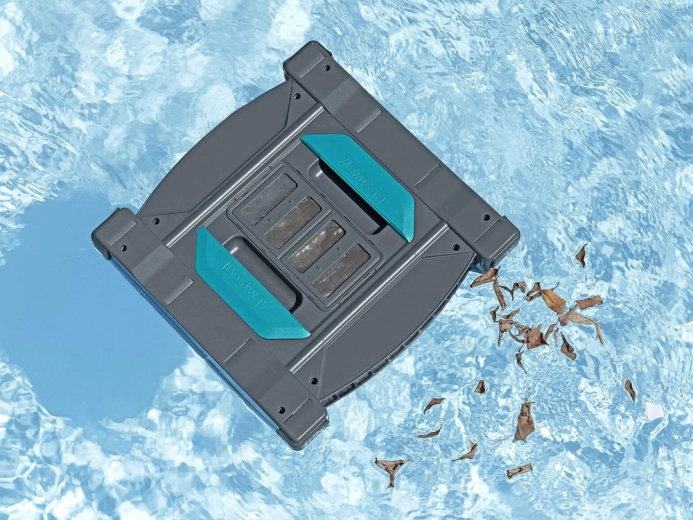 Čiščenje 2v1: dno in gladina v enem koraku