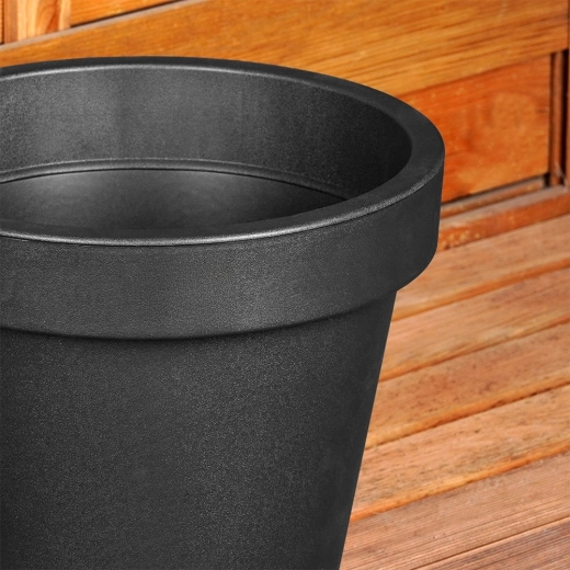 Odporen in lahek za celoletno uporabo