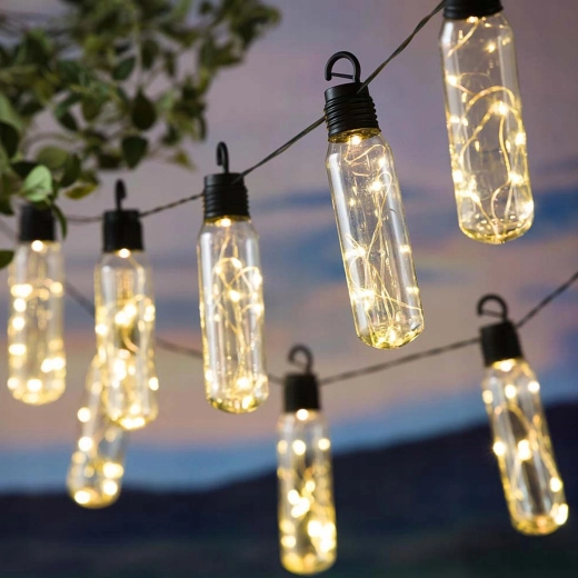 Atmosferska topla bela svetloba