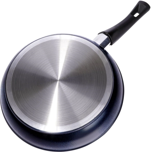 Združljiva z vsemi štedilniki, tudi z indukcijo