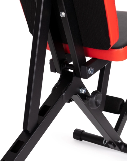 Stabilna kovinska konstrukcija in udobno oblazinjenje