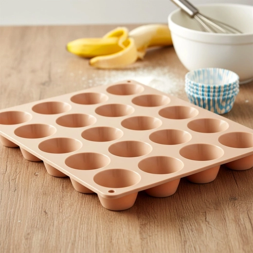 Prožen in nelepljiv silikon