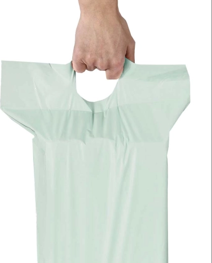 Udobno nošenje zahvaljujoč izrezanemu ročaju