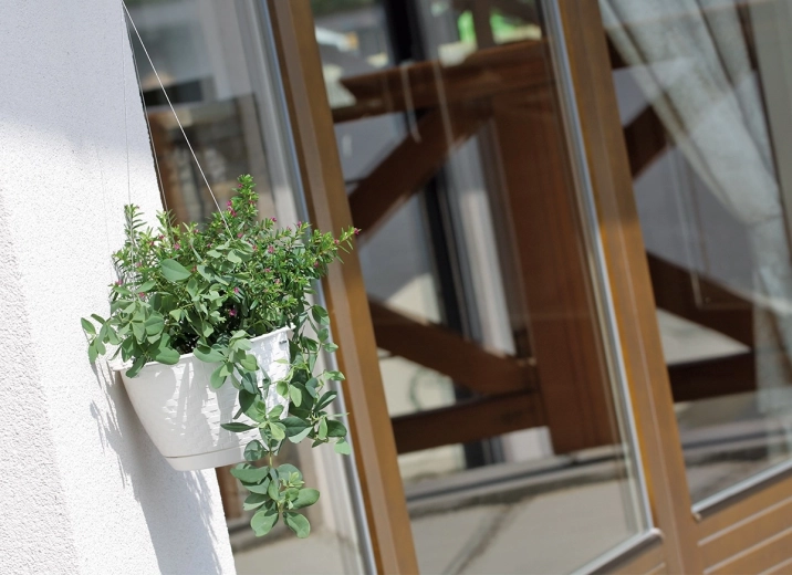Prihranek prostora in čist videz pri oknih in stenah