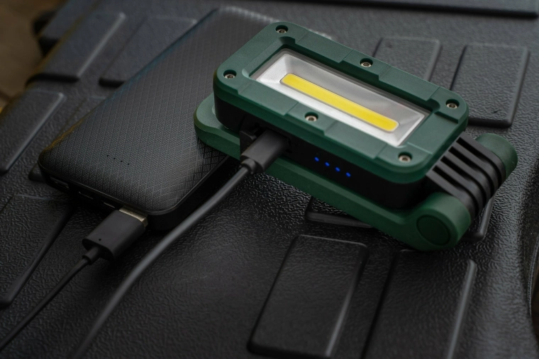 Dolga avtonomija in polnjenje prek USB‑C