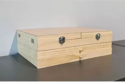 Praktičen lesen kovček z 2 predaloma