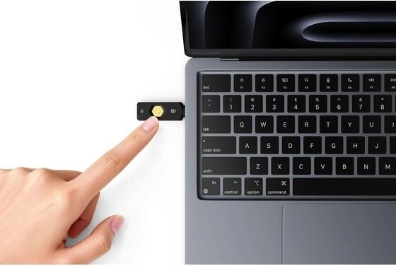 Dotik za potrditev prek USB‑C in NFC