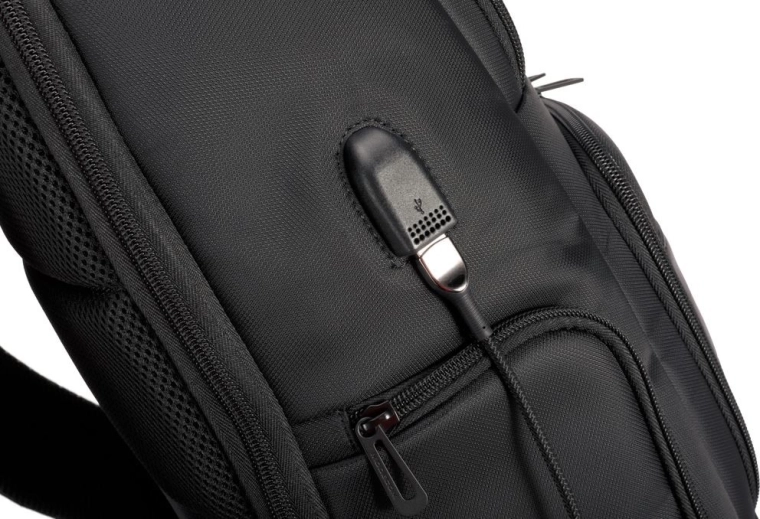Polnjenje na poti z vgrajenim USB priključkom