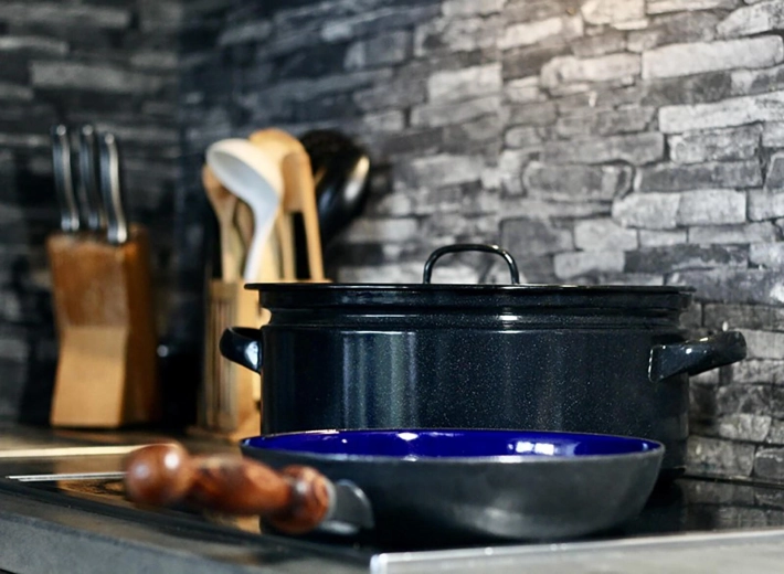 Združljivo z indukcijo in vsemi vrstami štedilnikov