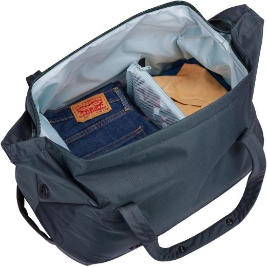 Wide opening for quick and comfortable packing