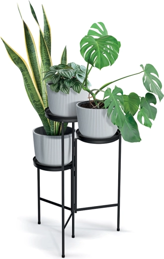 Stabilna kovinska konstrukcija z dvignjenimi robovi