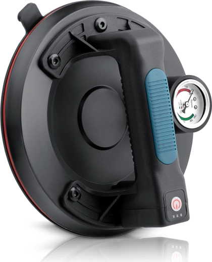 Vgrajen manometer za maksimalen nadzor