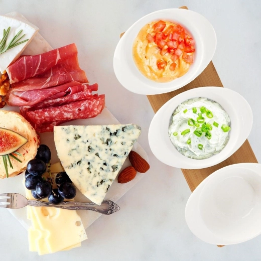 Porcelanaste sklede in žličke za enostavno postrežbo