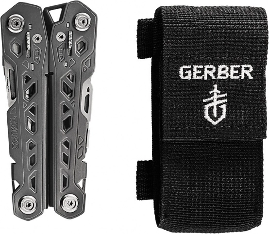 Sheath for carrying on a belt