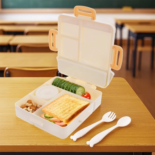 Divided space for a neatly arranged snack