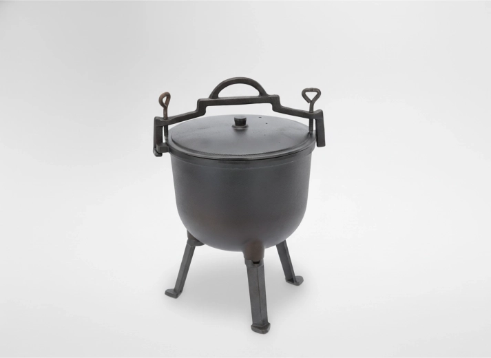 železniški lovski kotel 11 l s pokrovom in nogicami