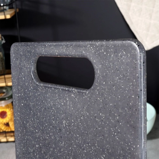 Trpežna plastika s površino v videzu granita