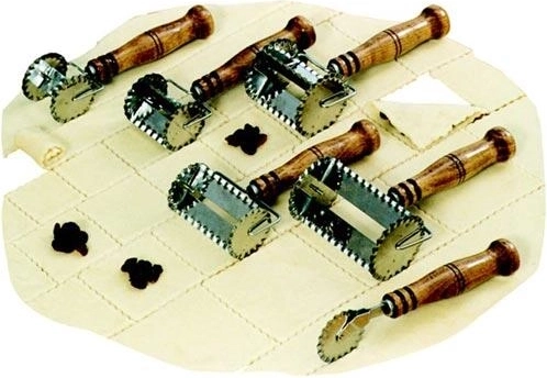 Ravnilno kolesce za testo z nerjavečim kolesom in lesenim ročajem