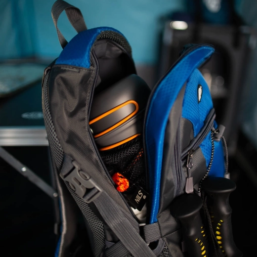 Varen zložljiv pribor z zaklepom