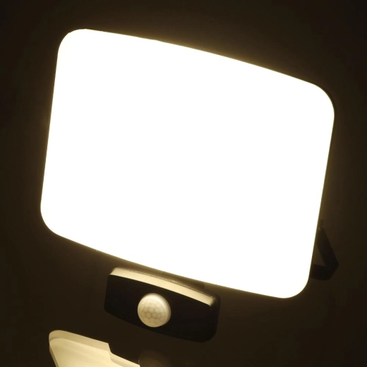 Bright neutral white light