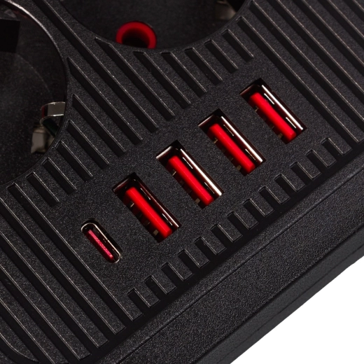 Hitro polnjenje prek USB-A in USB-C