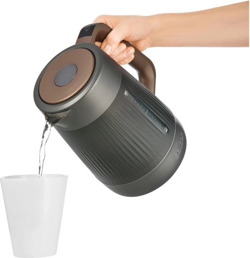 Convenient pouring and water level control