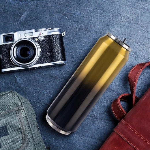 Eleganten črno‑zlat dizajn za na pot