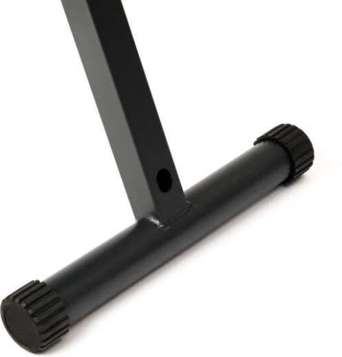 Trdna jeklena konstrukcija z zaščito tal